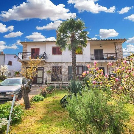 Apartments Ana ロヴィニ エクステリア 写真