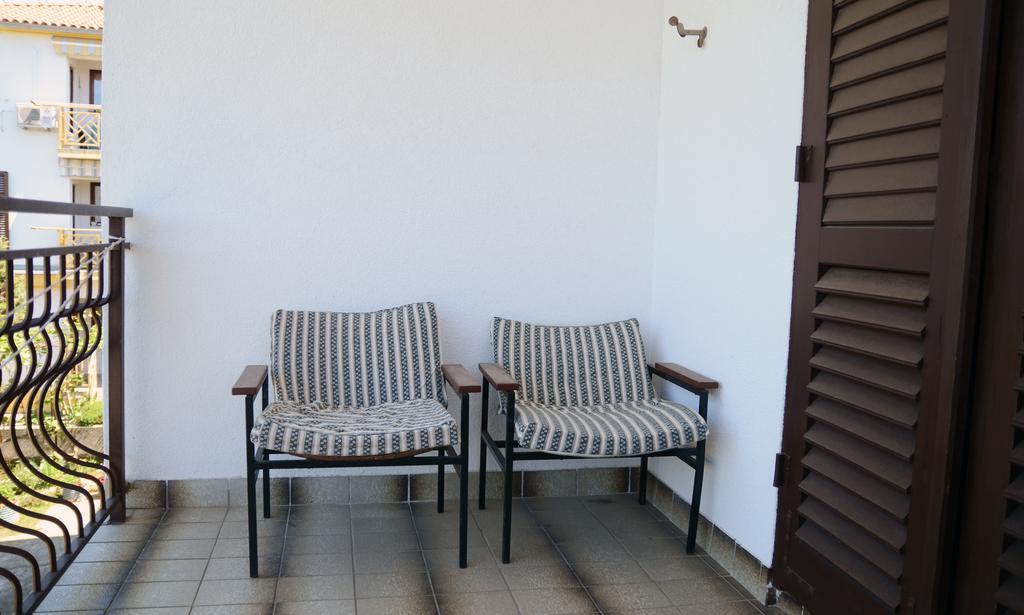 Apartments Ana ロヴィニ エクステリア 写真
