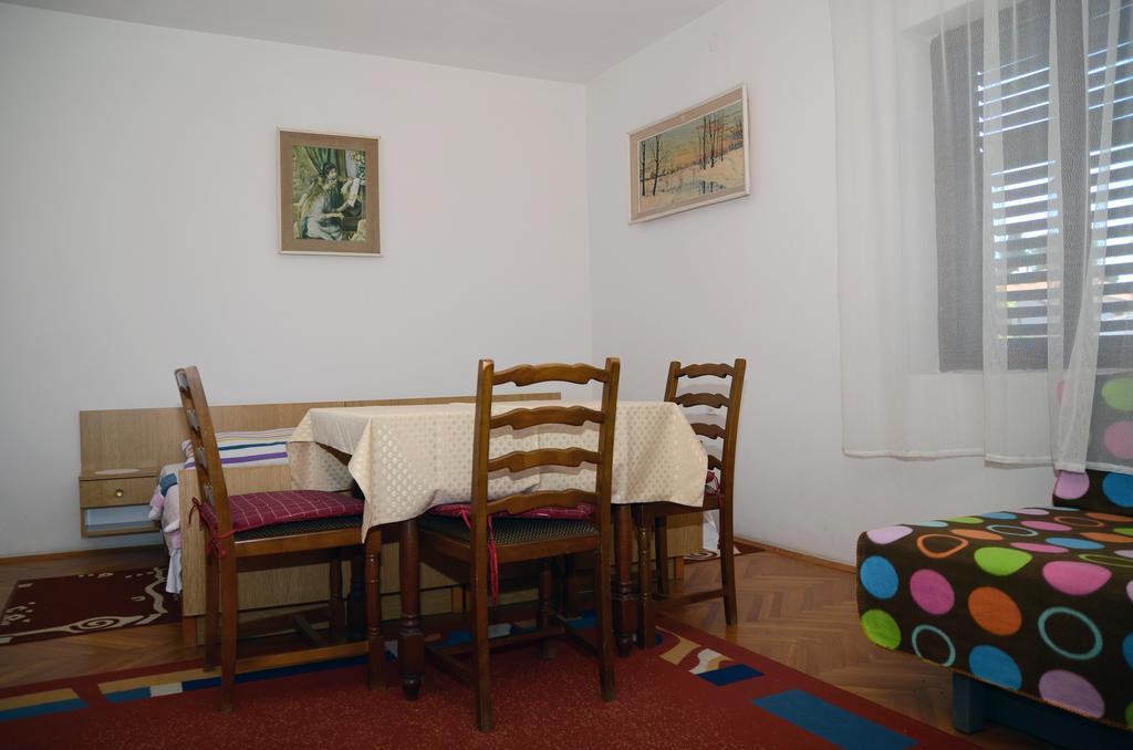 Apartments Ana ロヴィニ エクステリア 写真