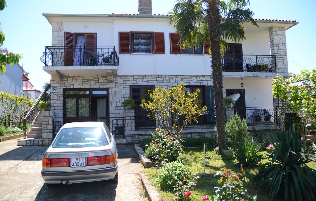 Apartments Ana ロヴィニ エクステリア 写真
