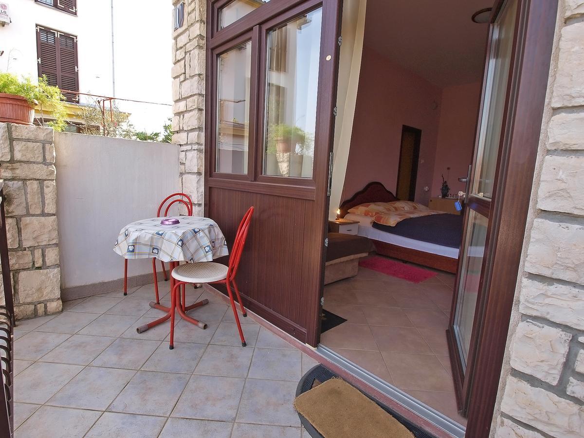 Apartments Ana ロヴィニ エクステリア 写真