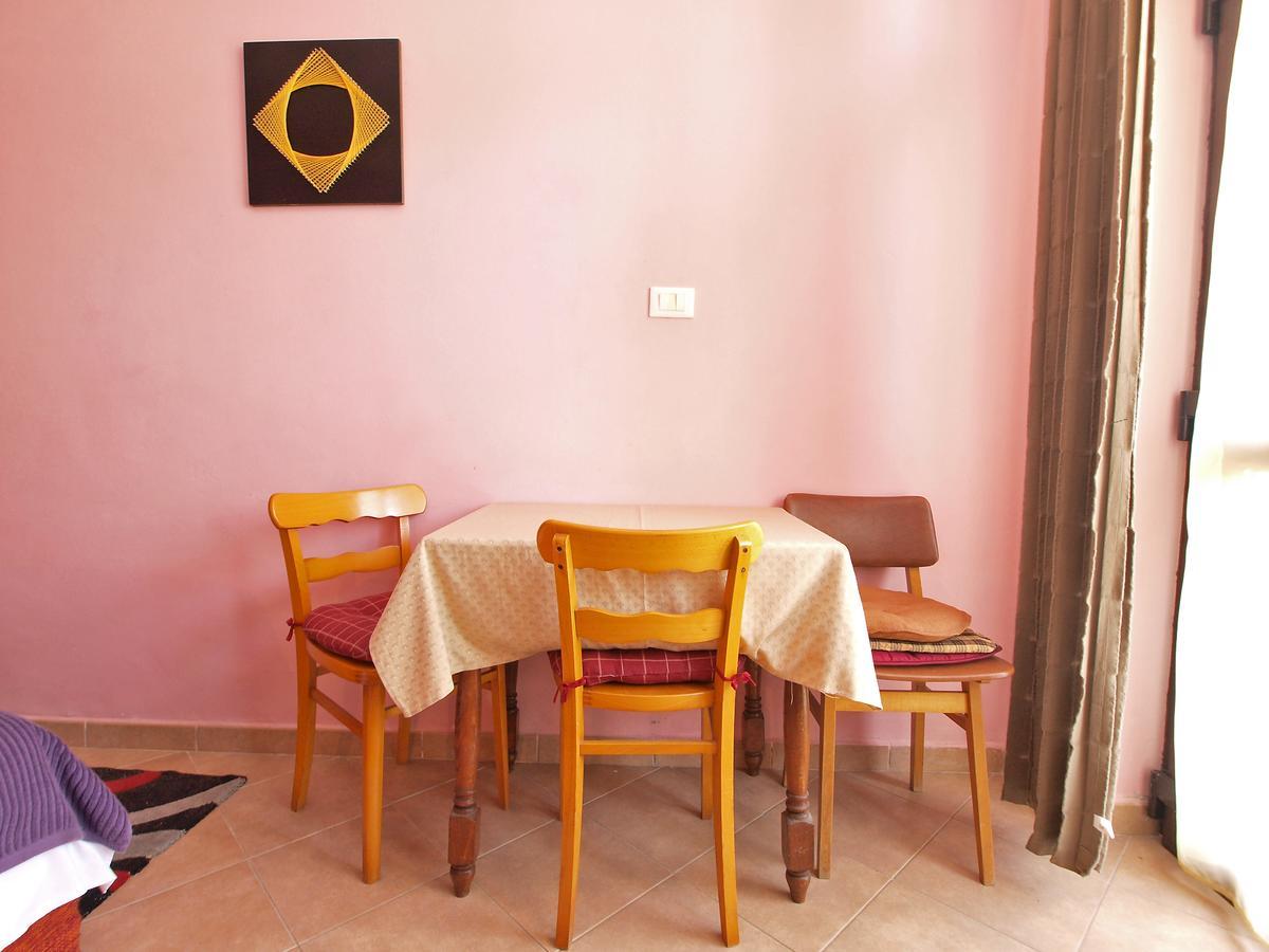 Apartments Ana ロヴィニ エクステリア 写真