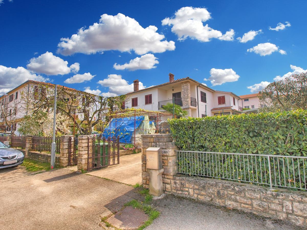 Apartments Ana ロヴィニ エクステリア 写真